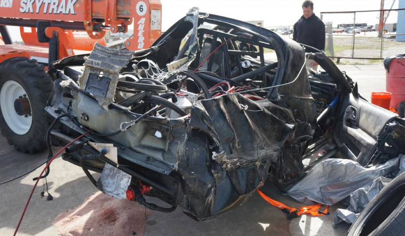 Illustration for article titled This Is What It Looks Like When You Crash At 220 MPH